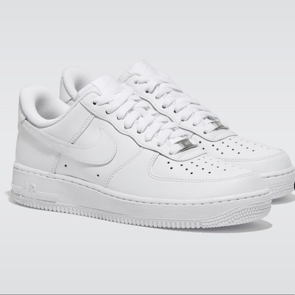 Nike Shoes - NWT Nike Air Force 1 07’